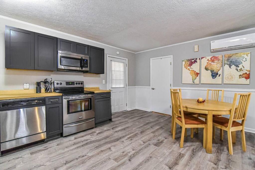 Hot Tub & Fire Pit, Just 11 Miles To Downtown Avl Holiday home