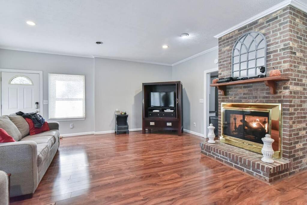 Holiday home Hot Tub & Fire Pit, Just 11 Miles To Downtown Avl Asheville